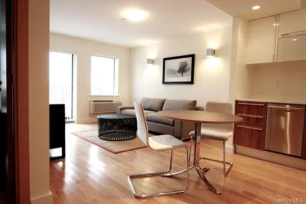 3135 31st ST #605, Astoria, NY 11106