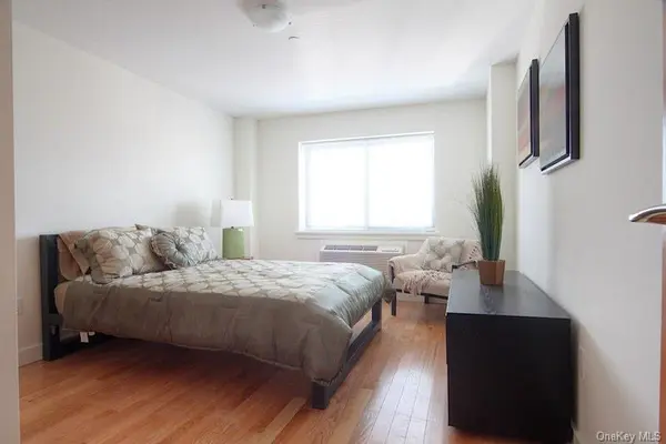 3135 31st ST #605, Astoria, NY 11106
