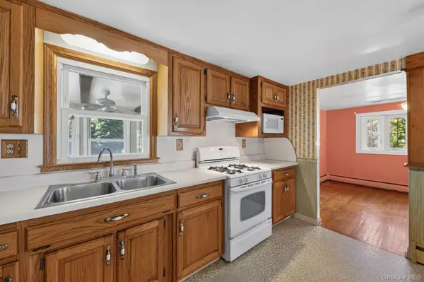 20 Hudson DR, New Windsor, NY 12553
