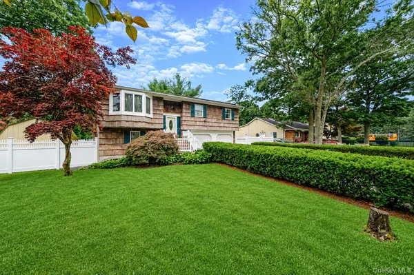 6 Smith CT, Mastic, NY 11950