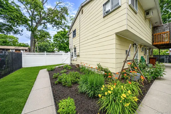 6 Smith CT, Mastic, NY 11950