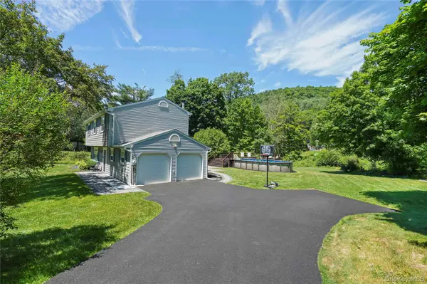 11 Kenneth DR, Putnam Valley, NY 10579
