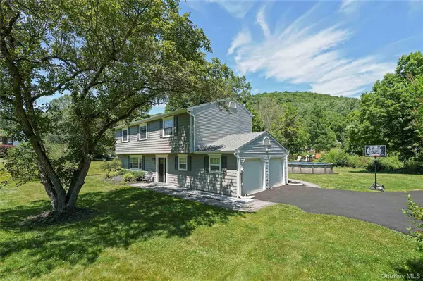 11 Kenneth DR, Putnam Valley, NY 10579
