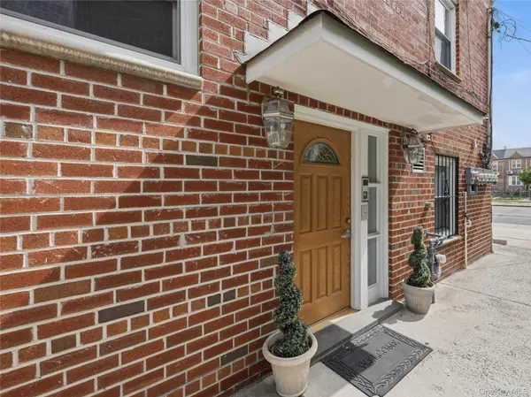 61-26 164 ST, Fresh Meadows, NY 11365