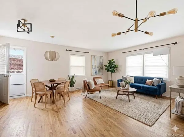 61-26 164 ST, Fresh Meadows, NY 11365