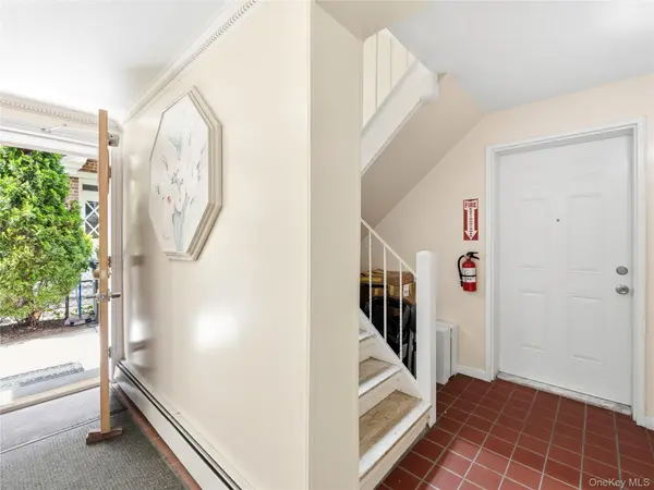 61-26 164 ST, Fresh Meadows, NY 11365