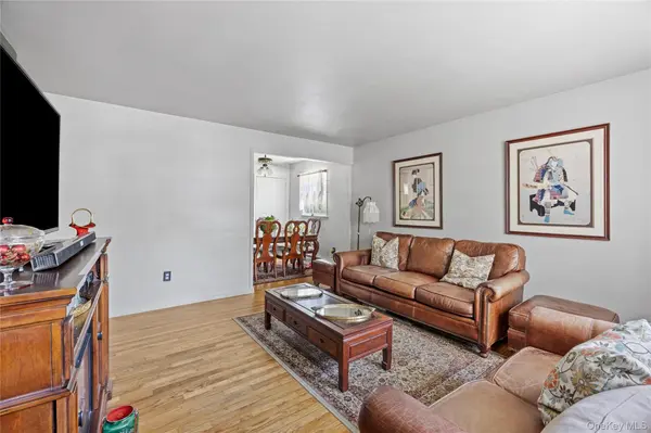 97 Maple RD, Rocky Point, NY 11778
