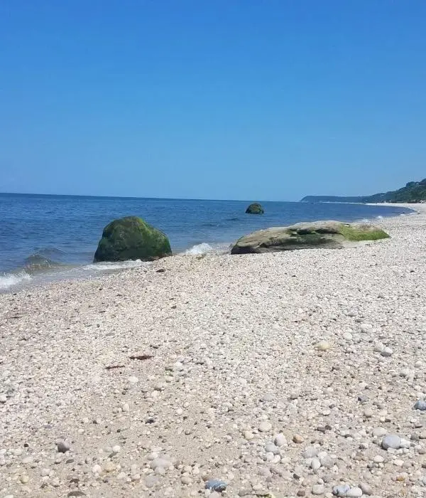 97 Maple RD, Rocky Point, NY 11778