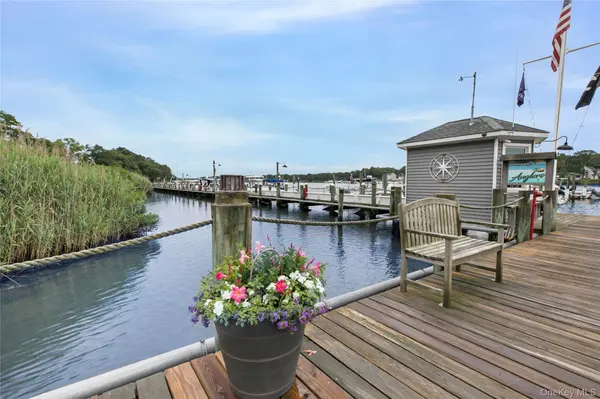 605 Bay View CIR #5, Moriches, NY 11955
