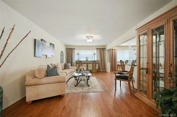 3 Partridge LN, Huntington, NY 11743
