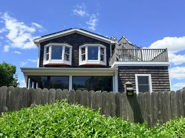 118 Bayview WALK, Cherry Grove, NY 11782