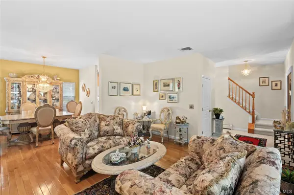67 Oak ST, Centereach, NY 11720