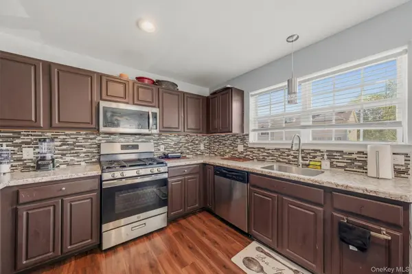 70 Peach PL, Middletown, NY 10940