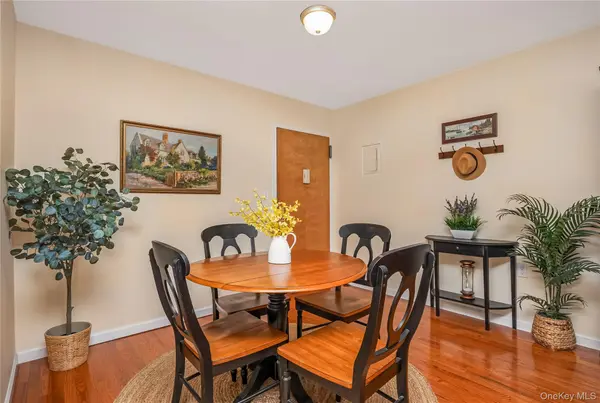 4 Rose ST #Building 6 Unit D-1, Oceanside, NY 11572