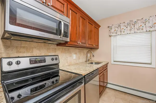 4 Rose ST #Building 6 Unit D-1, Oceanside, NY 11572