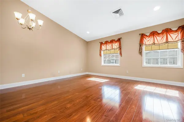 1132 Willow LN, Valley Stream, NY 11580
