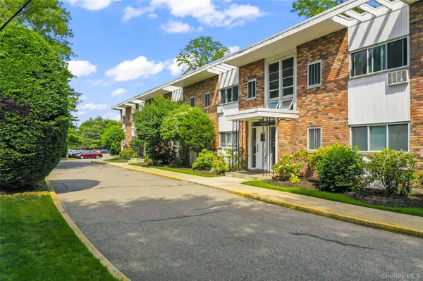 200 Lexington Ave #12E, Oyster Bay, NY 11771