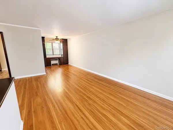 15-14 212 ST #215, Bayside, NY 11360