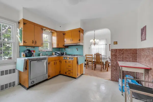 194-04 56th AVE, Fresh Meadows, NY 11365