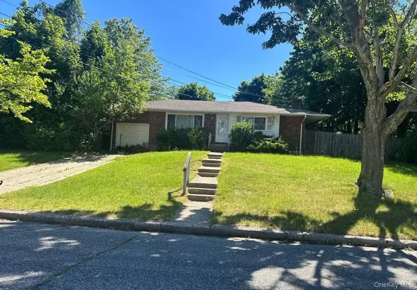 1533 Agate ST, Bay Shore, NY 11706
