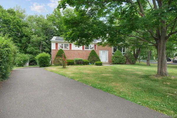 11 Ona LN, New Windsor, NY 12553