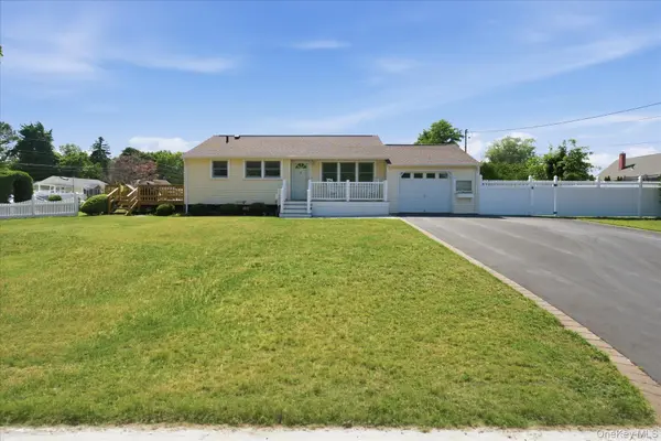 154 8th AVE, Kings Park, NY 11754