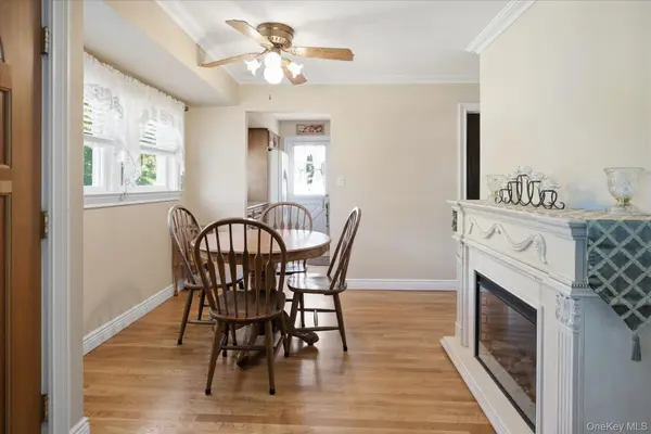 154 8th AVE, Kings Park, NY 11754