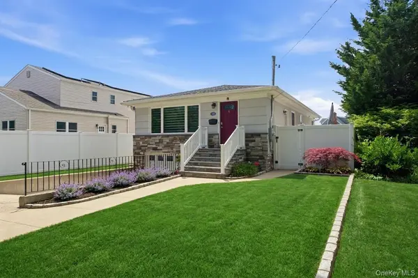 10 S Merrick RD, Massapequa, NY 11758