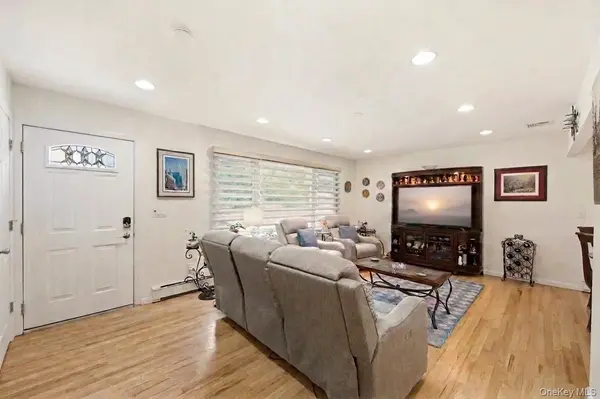 10 S Merrick RD, Massapequa, NY 11758