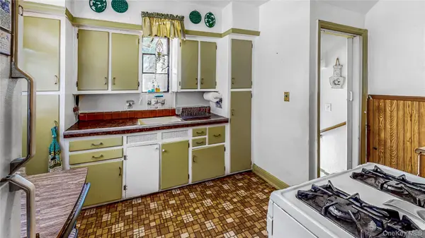 83-43 252nd ST, Bellerose, NY 11426