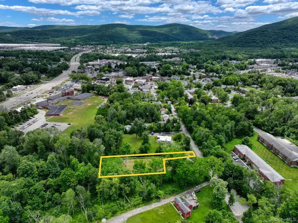 30 Givens LN, Fishkill, NY 12524