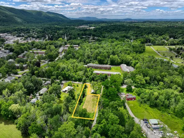 30 Givens LN, Fishkill, NY 12524