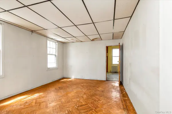11232 196th ST, Saint Albans, NY 11412