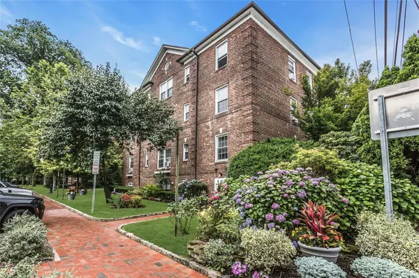 8 Welwyn RD #2F, Great Neck, NY 11021