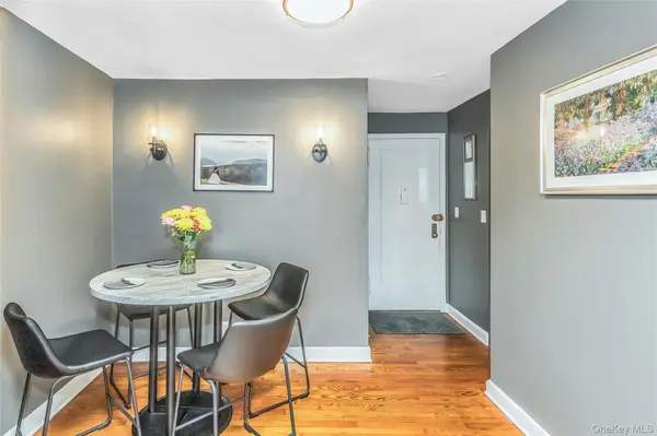 8 Welwyn RD #2F, Great Neck, NY 11021