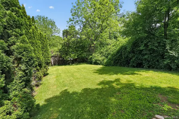 21 Sussex RD, Carmel, NY 10512