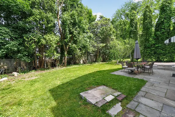 21 Sussex RD, Carmel, NY 10512