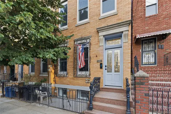 3409 29th ST, Astoria, NY 11106