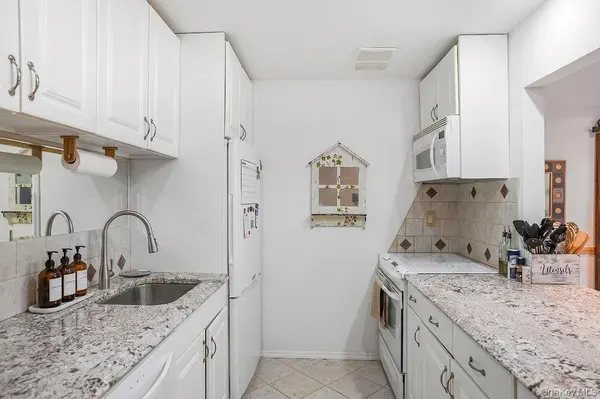 54 Richmond BLVD #4B, Ronkonkoma, NY 11779