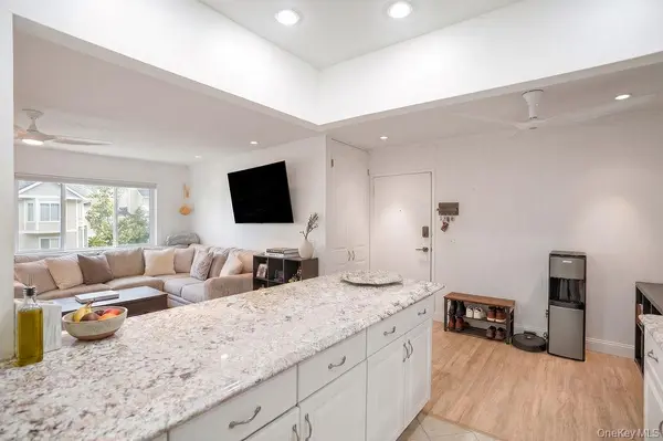 54 Richmond BLVD #4B, Ronkonkoma, NY 11779