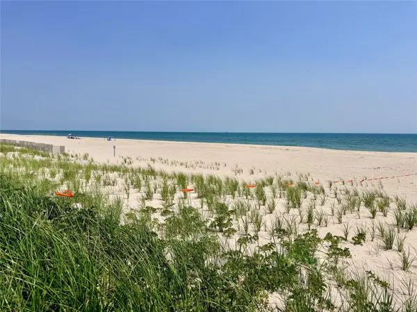 699 Dune RD, Westhampton Dunes, NY 11978