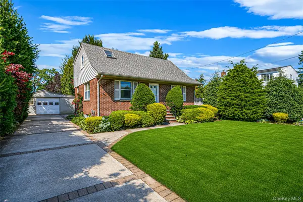 572 Benito ST, East Meadow, NY 11554