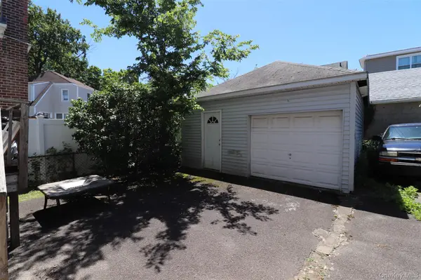 3232 Country Club RD, Bronx, NY 10465