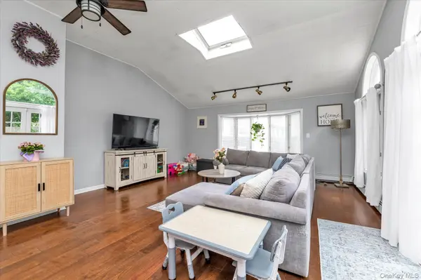 47 Lebkamp AVE, Huntington, NY 11743