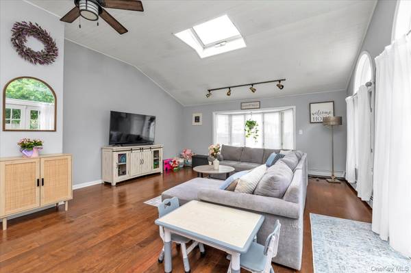 47 Lebkamp AVE, Huntington, NY 11743