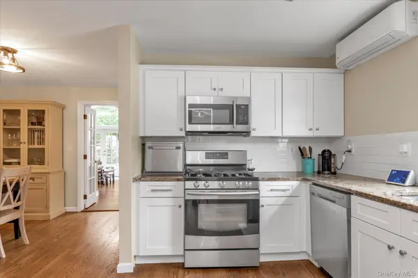 47 Lebkamp AVE, Huntington, NY 11743