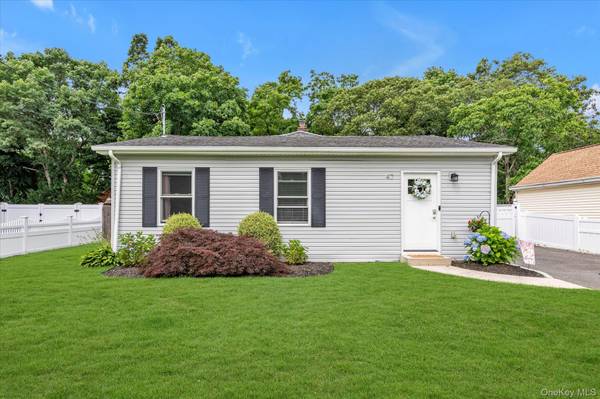 47 Lebkamp AVE, Huntington, NY 11743
