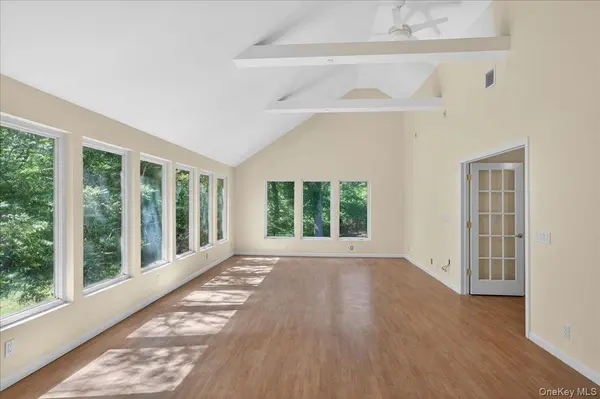 52 Victory AVE, Shirley, NY 11967