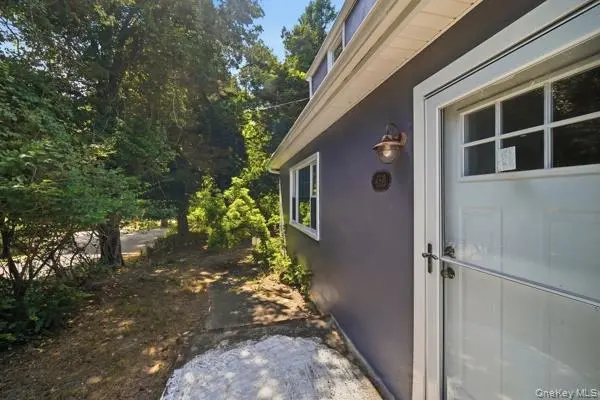 458 N Magee ST, Southampton, NY 11968