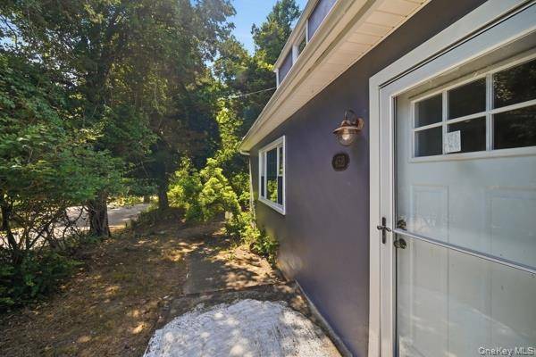 458 N Magee ST, Southampton, NY 11968